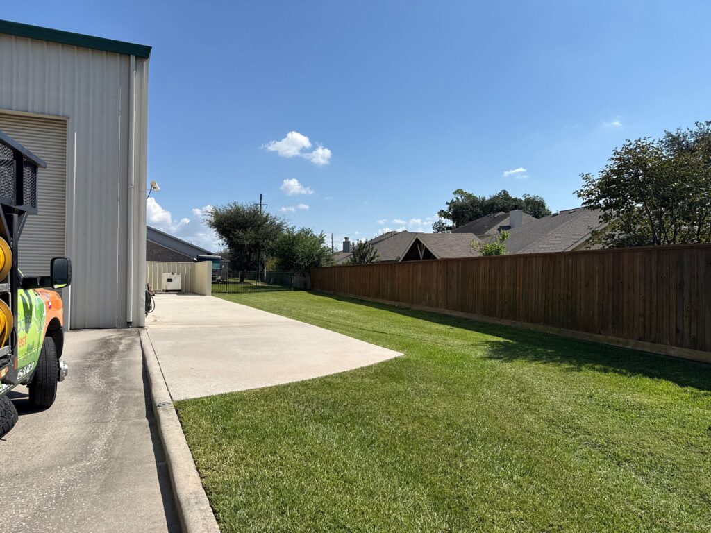 Green commercial lawn that is serviced by GreenGate turf & pest | Commercial mowing & commercial fertilization service