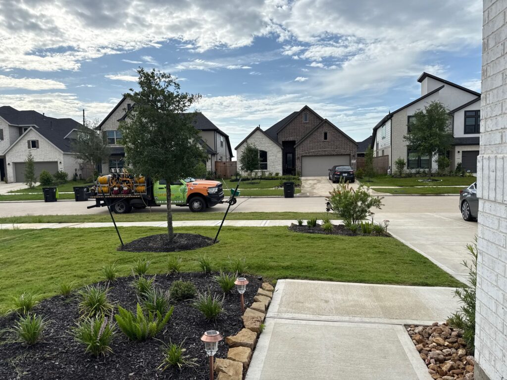 Lawn Fertilization & Weed Control Fulshear