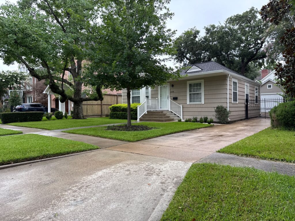 Lawn Car Bundle with Lawn Fertilizer & Weed Control by GreenGate