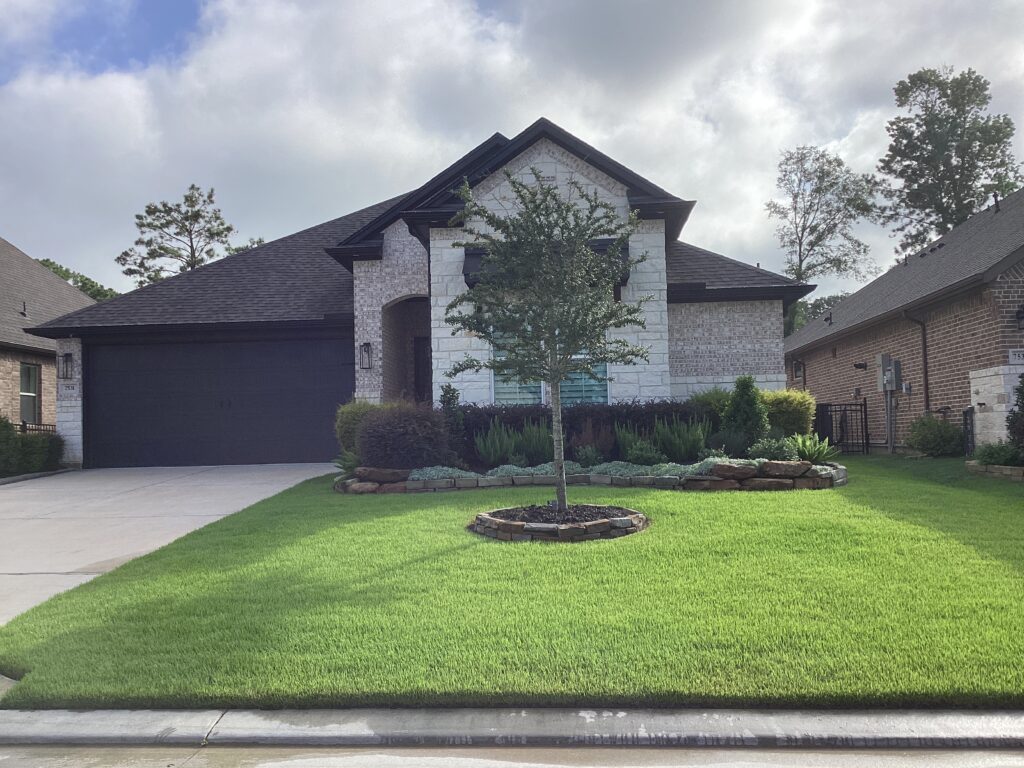View of a home from the street with green grass and no bugs during a perimeter pest control service